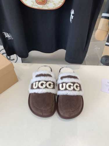 出厂价 薄底UGG logo拖鞋太火啦 一眼就上头的款式 胖胖的方圆头鞋 加上羊毛边边logo 憨憨的可爱。鞋身很轻巧 走路简直可以跳起来！ 四色:栗色 咖色
