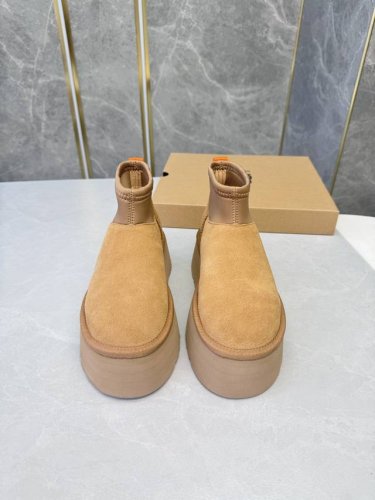 UGG 经典迷你迪普靴 UGG Classic Mini Dipper Boot 经典再现，重新解锁迷你巅峰走在秋冬的时尚前沿 EVA轻质缓震外底 5cm厚底设