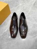 元louis Vuitton Lv 男士经典牛津鞋男士商务正装皮鞋，原版开模，1比1复刻，专为贵族打造 全鞋采用进口意大利牛皮材料，精挑细选，毛孔细腻，富有光泽