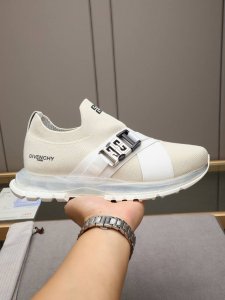 飞织款+气垫系列Givenchy纪梵希2025春夏新款Spectre低帮休闲运动男鞋 3色有货 这款精选弹力透气飞织，饰以交叉式同系配色松紧带和织带饰带，配有银