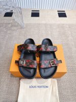 Louis Vuitton 2025Ss 樱桃系列春夏新款拖鞋魔术贴可调松紧的设计 满满的沙滩风情 原版开模Lv金属 logo装饰鞋面牛皮 定制进口提花布料原版
