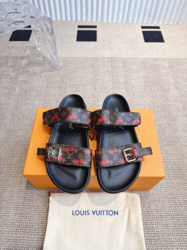 Louis Vuitton 2025Ss 樱桃系列春夏新款拖鞋魔术贴可调松紧的设计 满满的沙滩风情 原版开模Lv金属 logo装饰鞋面牛皮 定制进口提花布料原版