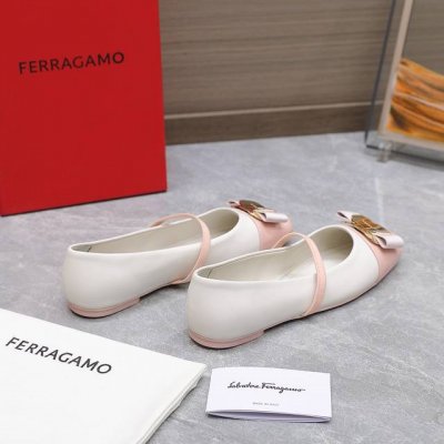工厂P价P 最高版本 Ferragamo菲拉格慕 春夏新款蝴蝶结浅口女鞋 Sf标志性蝴蝶结五金钻扣平底单鞋 糖果色方头百搭芭蕾舞鞋 市面顶级版本 材质：面料10