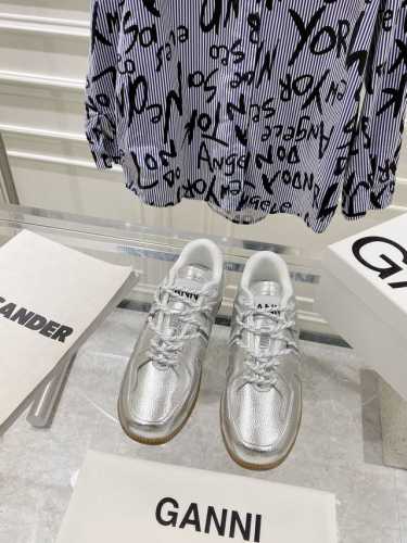 出厂 新品来袭 GANNI 杨幂同款 拼色复古德训鞋休闲运动鞋 原版购入开发 做货 丹麦知名品牌ganni 复古拼色德训运动鞋 整体鞋面为颗粒感十足的帆布材质，