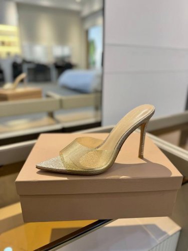 价格P： {半拖} 吉安维托 罗西 Gianvito Rossi Eiko Stiletto，轻松移动。这款 Gianvito Rossi 拖鞋采用配有精致的胶