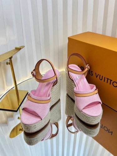 Lv 路易威登 25春夏新款 顶级版本原版一致 专柜主打最新款 Lv X Tm村上隆联名款麻绳坡跟凉鞋 硬货上新 代购级别 高级感十足 国内外博主刷爆的一款 复