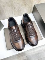 Berlut* 布鲁提 男士高端休闲鞋，官方最新发布走秀新款 进口牛皮材质 侧面图案高周波空压 内里进口小牛皮 纯橡胶轻底 轻便舒适 。Berlut* 徽章和l