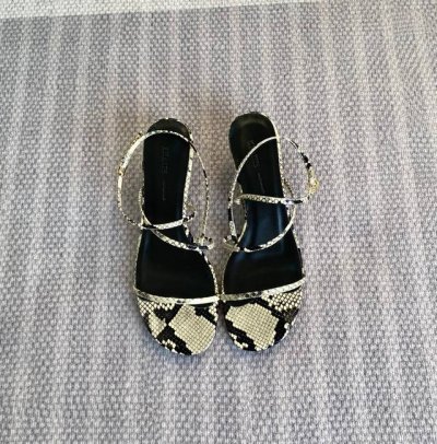 最高版本版 KHAITE 25 春夏 宝藏拖鞋 同款get设计 极简百穿款上脚巨美巨好看 关键超级舒适脚感一点都不挑人 100%Y版开发面料ZP颜色一致、中底、