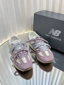女 男350New Balance 纽百伦471情侣款 25Ss春夏新品 复古 休闲鞋 运动鞋 471鞋款承袭其经典轮廓 以纤细鞋檀勾勒轻盈外形 焕启复古薄底鞋