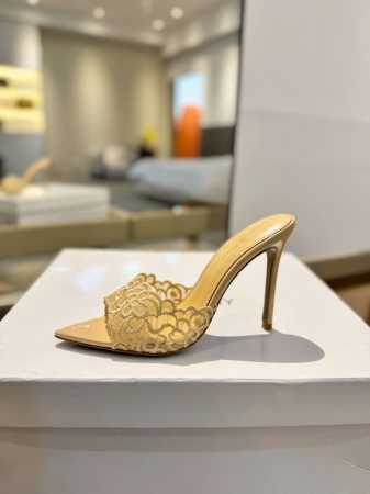 Gianvito rossi 2024 经典款尖头电绣高跟鞋，它的出现就像夜空中最璀璨的星辰。经典的款式，永恒的魅力，电绣的图案更是为其增添了梦幻的色彩。每一步 - 点击图像关闭