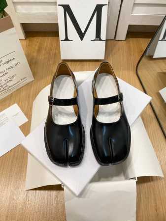 Maisonmargiela｜Mm6马吉拉经典款分趾玛丽珍单鞋.Yb开模打造，分趾鞋穿得舒适十分考究师傅的工艺水平，不是一般工厂p会做的，设计独特与以往不同的味 - 点击图像关闭