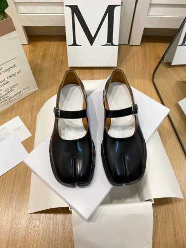 Maisonmargiela｜Mm6马吉拉经典款分趾玛丽珍单鞋.Yb开模打造，分趾鞋穿得舒适十分考究师傅的工艺水平，不是一般工厂p会做的，设计独特与以往不同的味