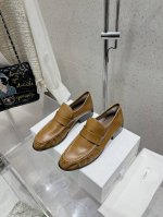 Therow 经典乐福鞋，在鞋口的里面暗藏松紧设计，穿脱更方便，不掉脚不松垮。进口混种羊 超软超舒服 细腻柔软质感看细节都能感受到 垫脚羊皮，大底原版意大利进口