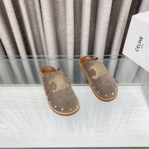celine塞琳 25Ss 春夏新款半包穆勒鞋 凯旋门英伦风平底微标半包穆勒鞋 简约大气时髦 耐看不过时 是时尚圈永不退潮的经典所在 复古的英伦风格 让你穿出不