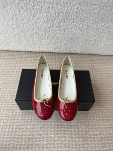 Repetto 25Ss 春夏 平底芭蕾舞鞋 单鞋 鞋头和鞋垫里面 上脚脚感舒适显瘦 配啥啥好看哈！仙女们冲 限量款 鞋面：进口漆皮 内里垫脚：羊皮 鞋底：原版
