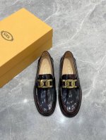 元tods男士乐福鞋精品皮鞋 材料：原版开边珠牛皮+牛皮内里 +真皮大底+象征品牌特征的专属扣 款式类别：男士时尚休闲皮鞋 各种场合都能hold住，低调且奢华