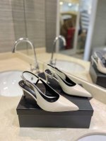 Saint Laurent 圣罗兰 夏日清凉爆款，闪亮登场！ 原版开模+进口牛皮+意大利真皮大底。 跟高:8.5Cm 颜色:黑色，杏色，黑石头纹，红石头纹 Si