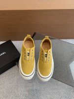 麂皮 Chanel 隐藏款帆布小白鞋！Vintage感满满 中古复刻款get啦～帆布鞋适配春夏 黑白拼接就很Chanel 配合袜子就很复古学院的感觉 原版定制高