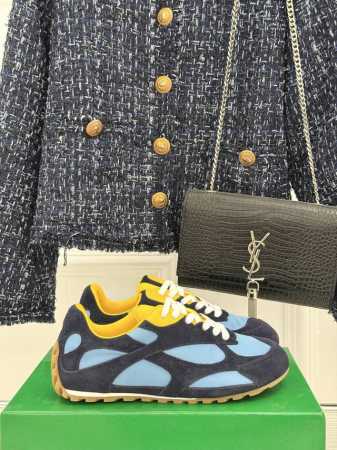 厂价 男码10 Bottega Veneta Bv葆蝶家情侣款 休闲运动鞋 以90年代复古风格为灵感 呼应品牌标志性Intrecciato编织元素 展现出精致前 - 点击图像关闭