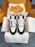 顶级代购版本 LV trainer 情侣限定系列休闲运动篮球鞋 颜值担当 上脚帅炸，每个颜色都是巨巨巨好看！潮人必备单品 原版订制压纹粒面小牛皮 非市面超纤皮