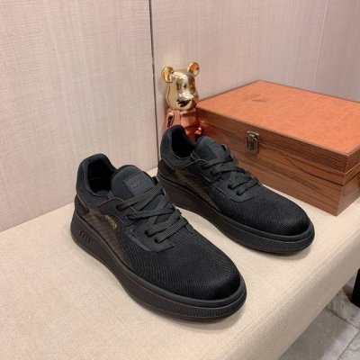 新款: 厂价 Boss* 最新爆款休闲鞋，顶端品牌 奢侈～代购，顶级～质量。 鞋面選用进口透气织网搭配材质透气运动垫脚 精细做工。原版个性时尚柔软橡膠耐磨防滑大
