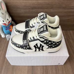 顶级版本Mlb Chunky Liner Basic纽约洋基队防滑耐磨中帮板鞋男女同款米黑。 码数：35-45码 编码: 3Asxlm13N-50Bks 全套得