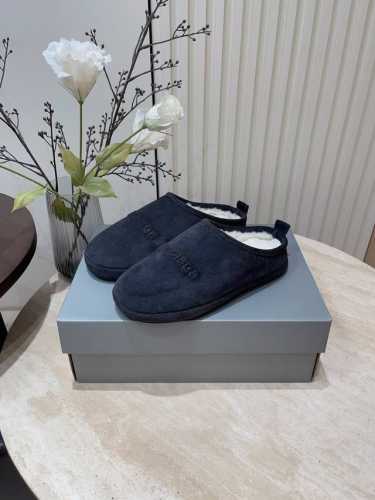24Ss新款Balenciga巴黎世家毛毛半拖 顶级版本超火巴黎世家毛拖 时装博主与欧美明星大爱款 冬季必备款 时尚却不过分张扬 鞋面：磨砂皮 内里：羊毛内里