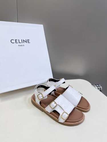 Celine思琳经典春最新爆款沙滩凉鞋夏天搭配袜子，简直绝绝子 复古的点上带上了满分时髦感颜值原版购入开发，依旧最高输出还原原版定制复古感 面料:牛皮压印工艺油