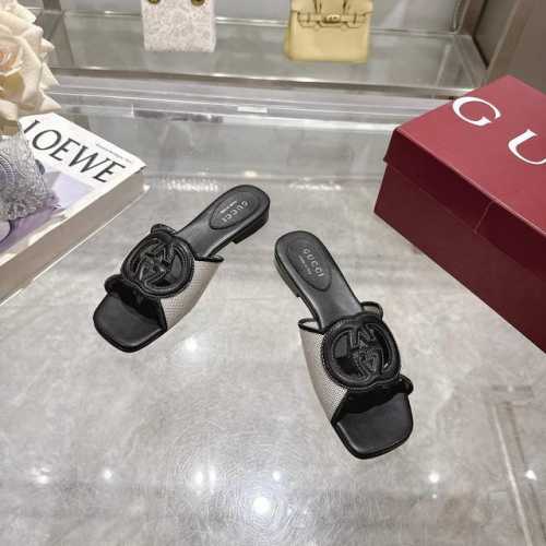 6025-12 黑布 35-42 Gucci当代设计美学另辟蹊径，巧妙融合品牌经典元素与备受喜爱的品牌标识。这款凉鞋匠心缀饰互扣式双G标识，为优雅设计注入一抹低
