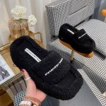 AlexanderWang 亚力山大王最新火爆款非常火爆 众多网红同时推荐 发泡厚底 不重 不重正常鞋子的重量 非常好搭配 原版标准包装配套 size 34-4