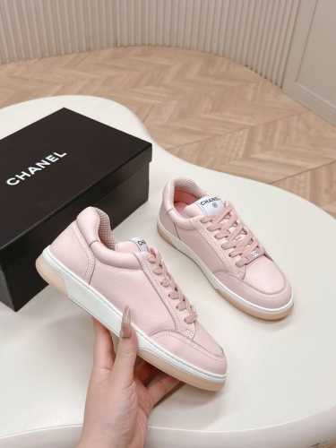 Chanel 香奈儿25新春夏款休闲运动鞋 板鞋 配色无敌漂亮高级又好穿 绝对仙女款 非常轻便，内里也是超级软，超级舒服，鞋面透气设计，配色高级耐看 百搭 年度