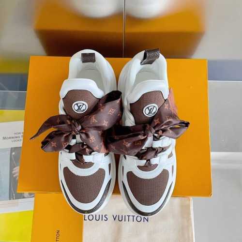 出厂 Louis Vuitton 路易威登休闲老爹鞋 弓形运动鞋 丝巾款 本款 Lv Archlight 运动鞋以科技织物和小牛皮点明当季潮流。标志性波浪形外底