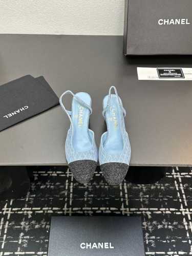 chane+L 经典Slingback 小香后空凉鞋 就像Coco香奈儿女士说的：流行稍纵即逝，但风格永存！这双后空鞋就是香家经典中的经典！双色搭配，简约精致，