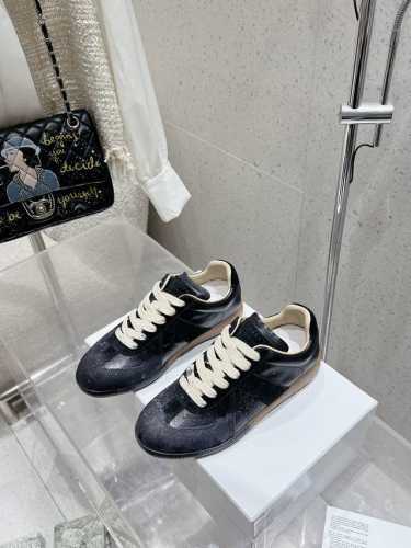 情侣款 MaisonMargiela MM6 马吉拉 情侣款针织连袜漏孔德训鞋 休闲运动鞋 原版购入开发 做货 鬼才设计师品牌，一个轻奢品牌 这一款德国训练鞋延