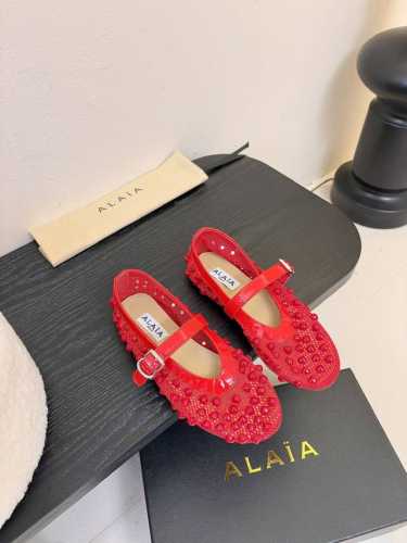 380 Alaia 走秀款平底芭蕾舞鞋 章小蕙同款 甜酷芭蕾风 人气超高的一款芭蕾舞鞋，浪漫又迷人 舒适百搭 原版订制漆皮 网纱 羊皮内里 私模橡胶防滑大底 码