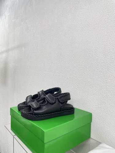 黑色小羊皮 麻花Bottega Veneta2024早春Jack凉鞋系列[Bottega Veneta] 鞋面小羊皮 内里小羊皮 对标对版 高版本出 柔软的皮露
