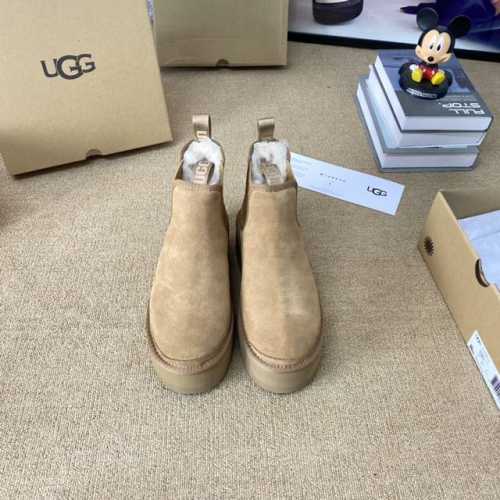 UGG女神必备-厚底松紧鞋上线啦 UGG秋冬新款四叶草厚底鞋上市 颜色：咖啡色，四叶草绿， 经典栗色 黑色 鞋底厚5.5厘米 显高挑更易搭配 翻毛皮的材质 更贴