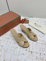出厂 高版本 Loro Piana 25 夏季最新Vera系列 平底 高跟 凉拖 新色过彩色的夏天！ 既休闲又时髦，又能毫不刻意地透露出品质与舒适，交叉带拖鞋上