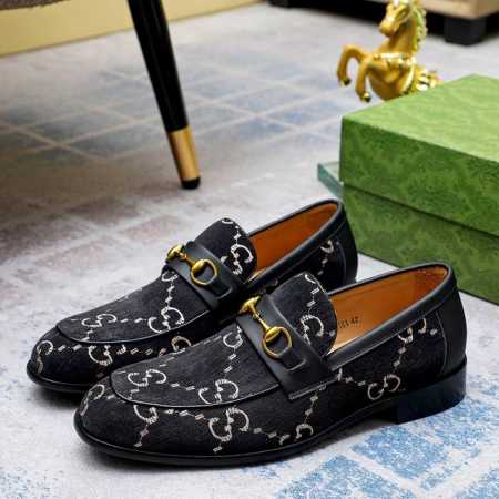 工厂价 Gucci 古奇 新款上市官方专柜同步推荐经典款专柜品质，质量保证，做工精细头层采用意大利进口刀割牛皮，奢华进口水染牛皮内里橡胶耐磨防滑耐磨组大底上脚柔 - 点击图像关闭