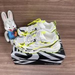 顶级版本Off-White Be Right Back 圆头系带休闲鞋男女同款白荧光。 一款名为“Be Right Back”运动鞋的跑鞋这款运动鞋的设计灵感来