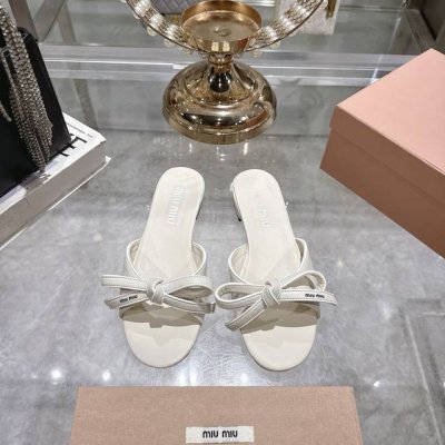 出厂 Mium*2025新款蝴蝶结凉拖鞋系列 懒人必备 时尚洋气 夏日清凉标配，撞色包边真皮蝴蝶结，细致优雅，羊皮+蝴蝶结元素搭配，垫脚羊皮里 意大利进口真皮大