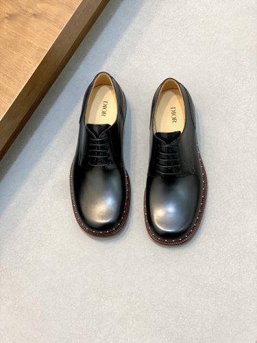 迪奥 Dior Carlo 男士商务休闲德比鞋 莞产顶级猛货，现货秒发！ 黑色光滑牛皮革银色饰面铆钉系带皮鞋 这款 Dior Carlo 德比鞋采用进口黑色抛光