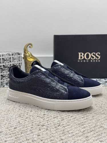 出厂价P 实价 男士精品 Boss 休闲男鞋，以经典的一脚蹬设计成为永不落幕的时尚宠儿，经典的休闲造型。采用牛皮压纹，内里羊里品牌专用大底，橡胶耐磨超轻大底，轻
