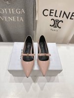 高版本出厂 Celine 赛琳25Ss 早春最美尖头蝴蝶结平底鞋玛丽珍单鞋～ 思琳标志性的五金扣高级优雅 上脚显瘦得来超有气质～百搭日常着用都是一绝的单品！小平