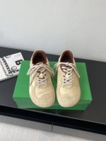 男款10 Bottega Veneta 葆蝶家 Bv最新款Orbit系列 复古休闲运动鞋 情侣款 Bottega Veneta 以 90年代自由随性的复古风格为