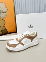 alo2025春夏新爆款， 拼色休闲小白鞋，上脚舒适轻松百塔。 四个颜色，粉色，黑色，白色，杏色。 欢迎大家上图。 面料：进口头层皮 内里：进口毛巾布 厂价P