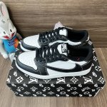 顶级Travis Scott X Jordan Air Jordan 1Low Lv联名款耐磨防滑复古篮球鞋男女同款黑白！ 编码: Dz4137-864 码数: