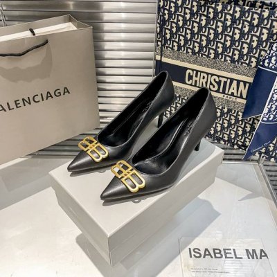 橙子出厂价p balenciaga 巴黎世家新款 金属扣 Bb扣尖头高跟鞋 细跟单鞋 巴黎世家的鞋子绝对开了挂 整双鞋的精髓就是它的鞋头了 够长够尖 并且不带臃