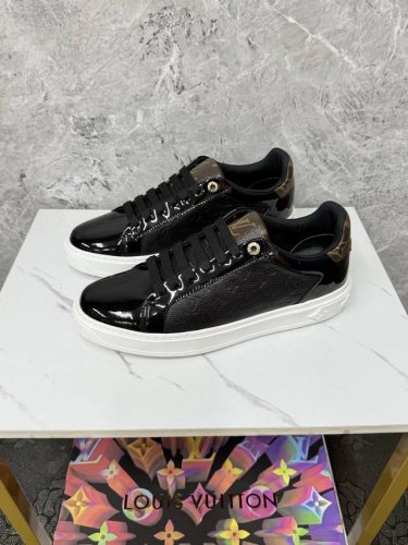 Lv-路易威登 奢牌运动休闲鞋，进口原版牛皮材质，丝绸牛皮网布内里 高档舒适，原版大底轻盈耐磨！纯手工制作，细节决定品质！39-44。 45定做不退换 T3