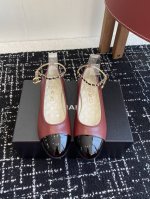 代购级 chanel小香 25Ss 春夏鞋头电绣双C 玛丽珍 宛如女神脖子上的项链 上脚包裹性非常好 上脚跟显瘦 真的是超级精致 复古的玛丽珍太对味了 个人最喜
